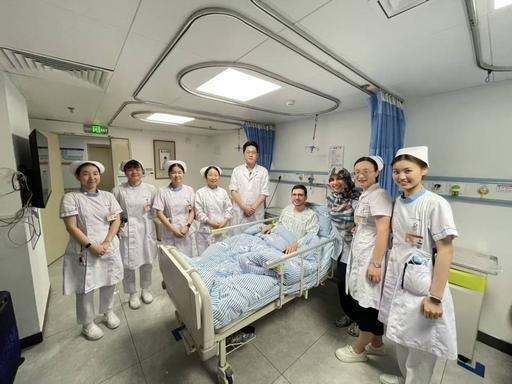 难以相信！一个30岁的美国软件工程师谢尔文·卡斯托，为了一颗胆结石，足足花了两年