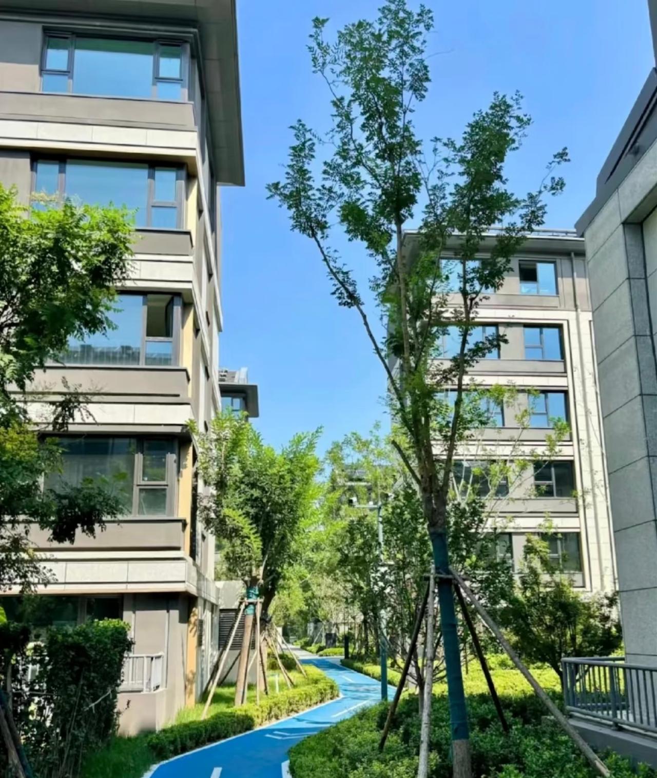 一对山西夫妻，掏空积蓄花180万在天津买下学区房，如今却为孩子转学吵得不可开