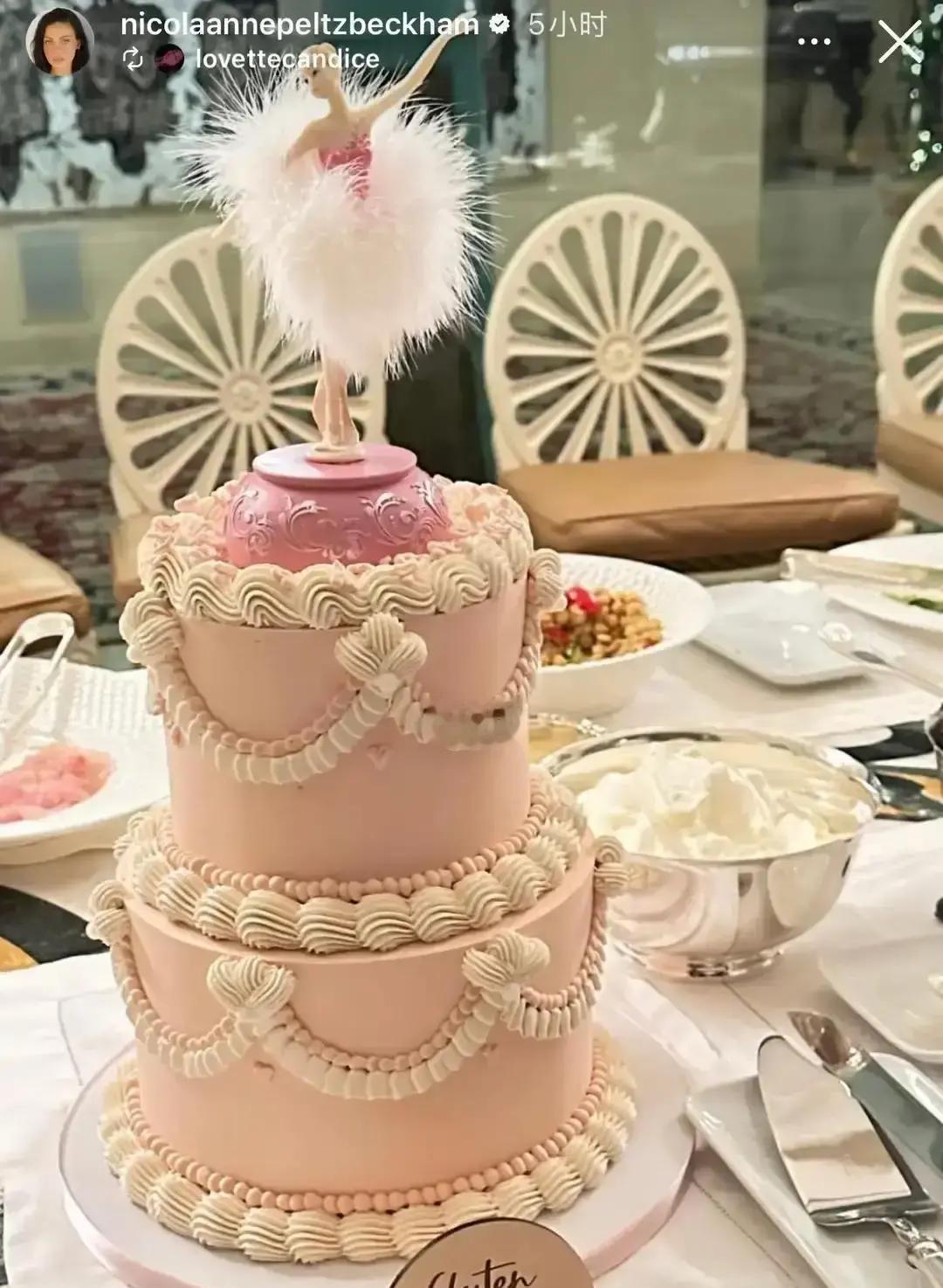 妮可拉·佩尔茨的腰围，比一张A4纸还要窄。这并非夸张修辞。在婆婆维多利亚晒出