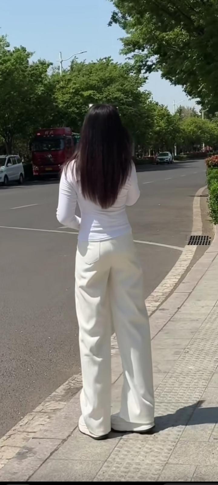  深夜里的崩溃，是情绪的宣泄，天亮后的前行，是对生活的热爱。