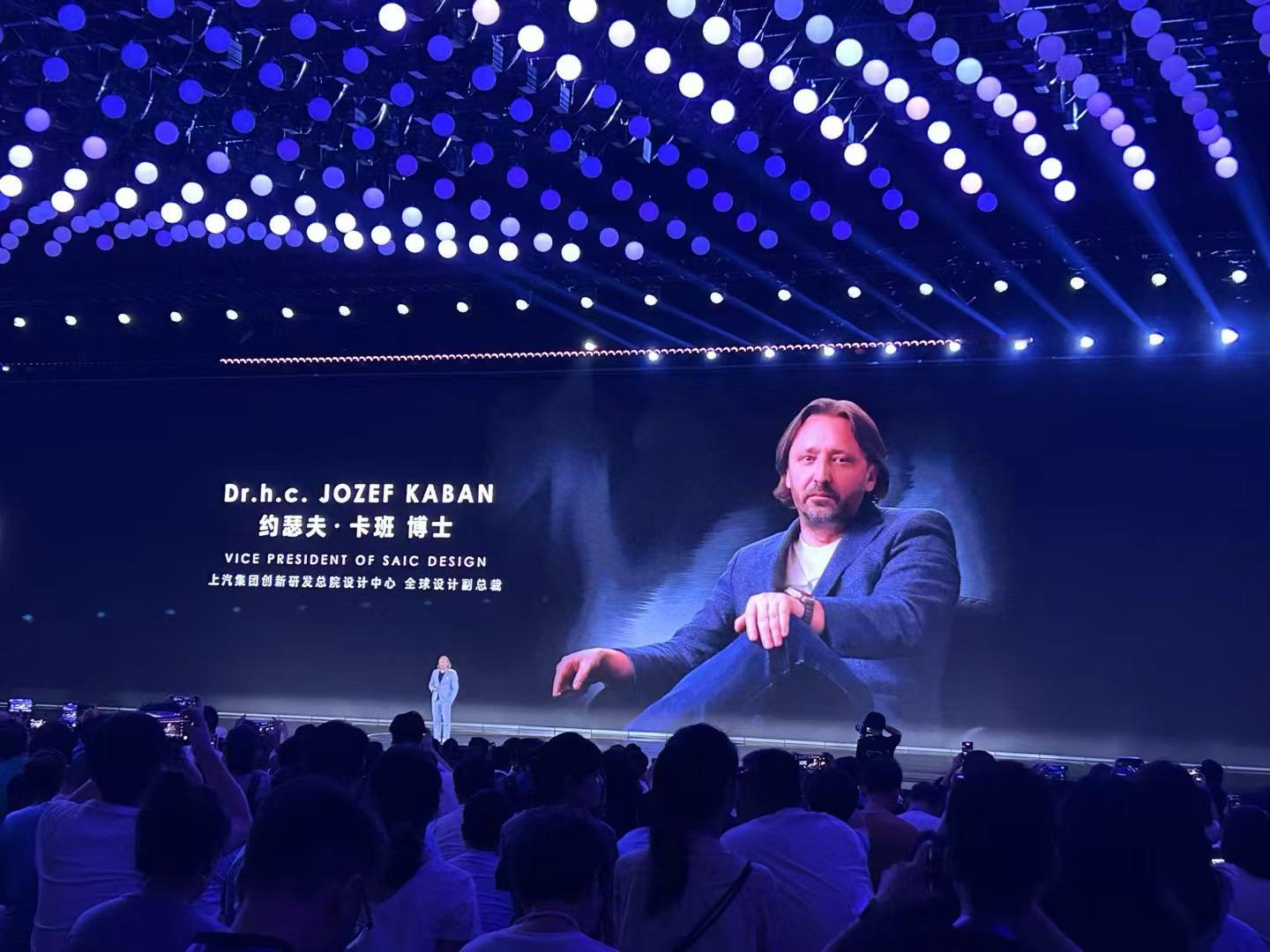 看到今天极狐T1发布会现场很多人在聊MG4，这两台车有种当初北捷达南桑塔纳那个“