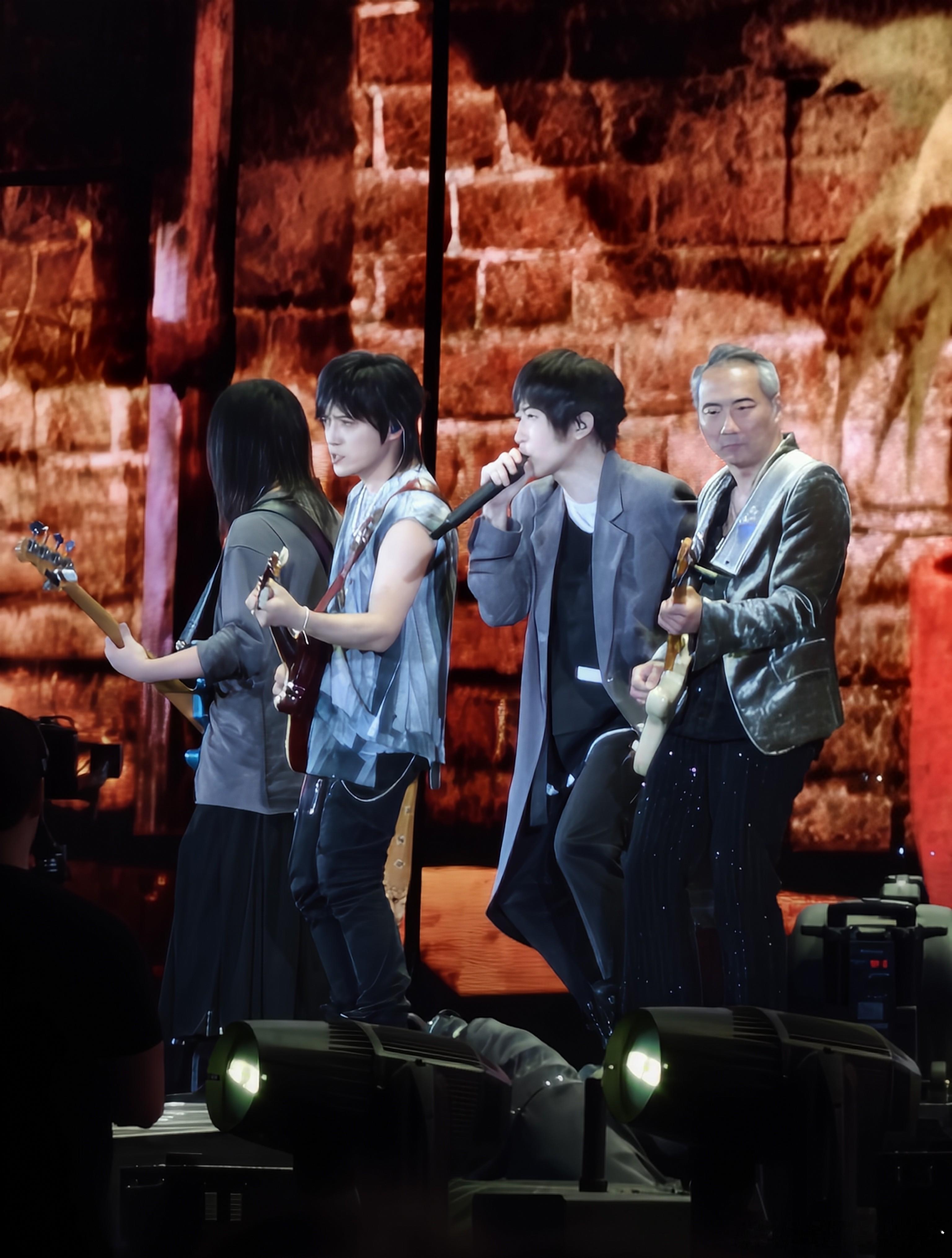 华果V米，四家旗舰演唱会样张盲评，20X小米17Ultra/vivoX300