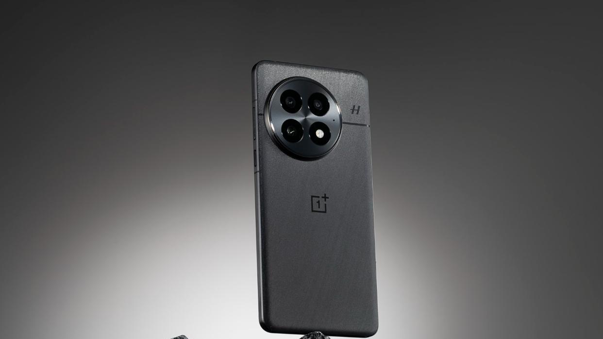 24GB+1TB+骁龙8至尊版,现已跌价1411元,高端旗舰售价更亲民