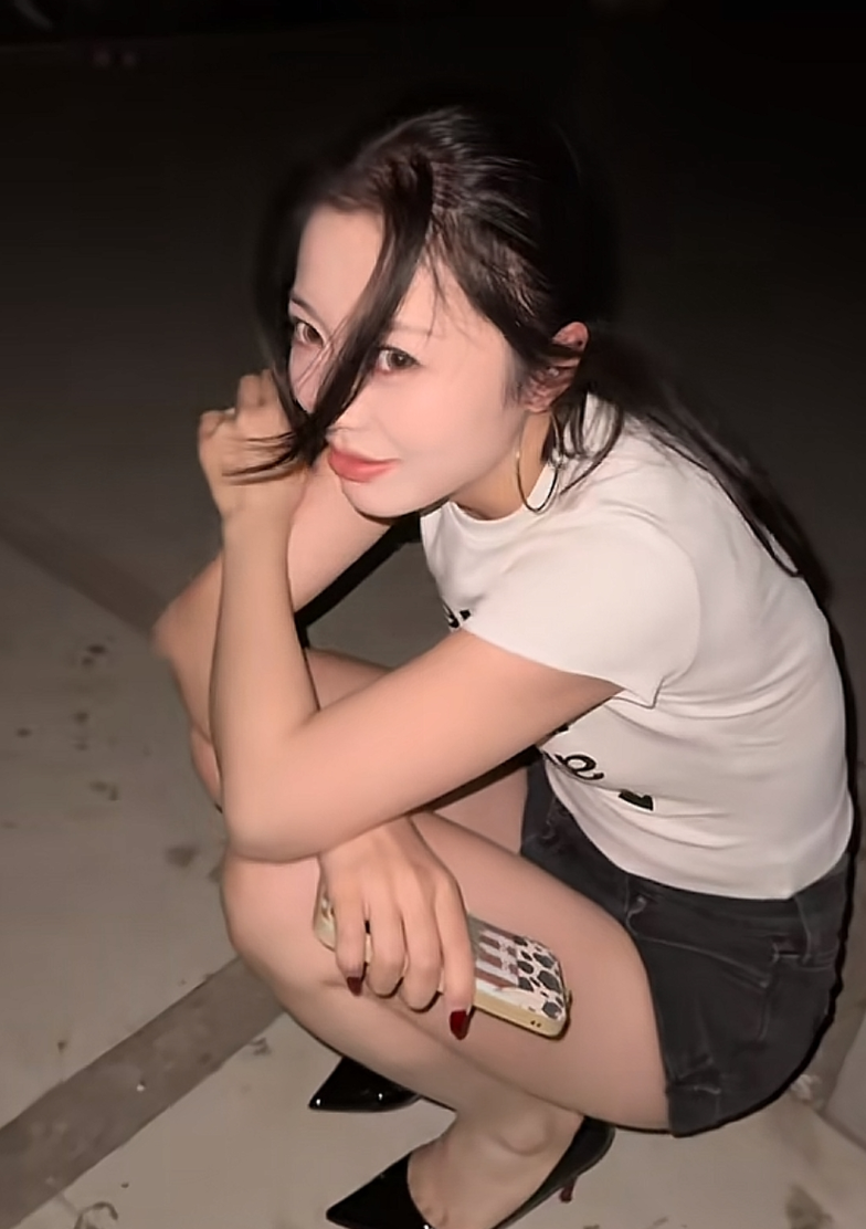 一开始我以为喝多了，抬头看我这个眼神是啥意思
