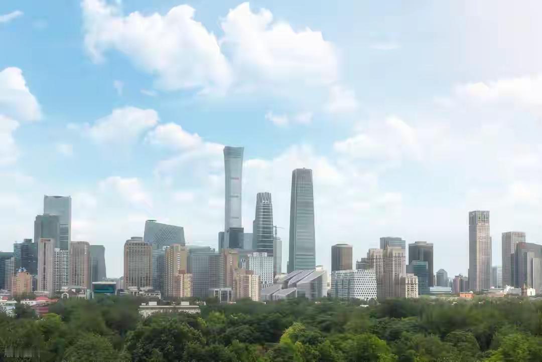 一个45岁的英国历史老师，去北京玩了一周，回国后写了一篇长文，警告同胞：咱们对中