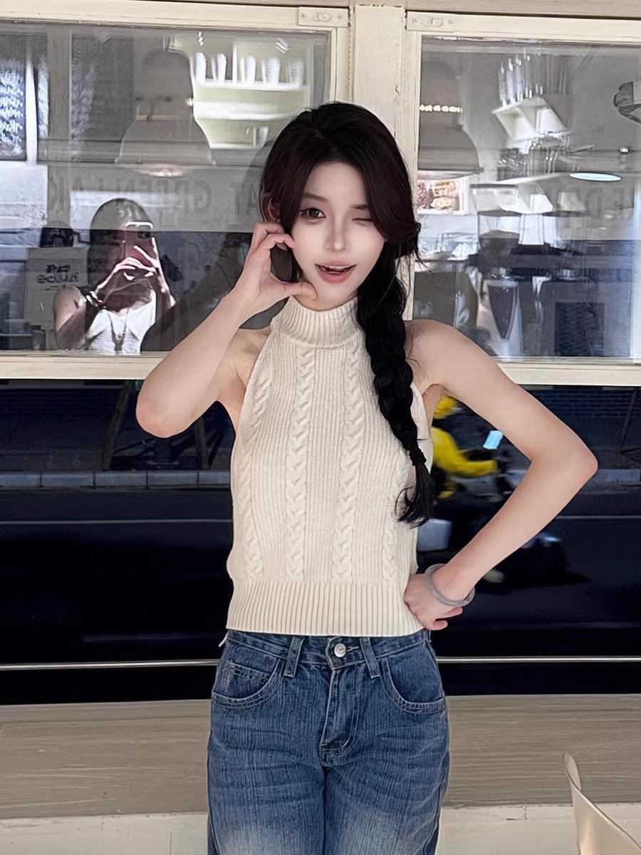 甜美少女风，高领毛衣搭配牛仔裤，元气满满！💕📸