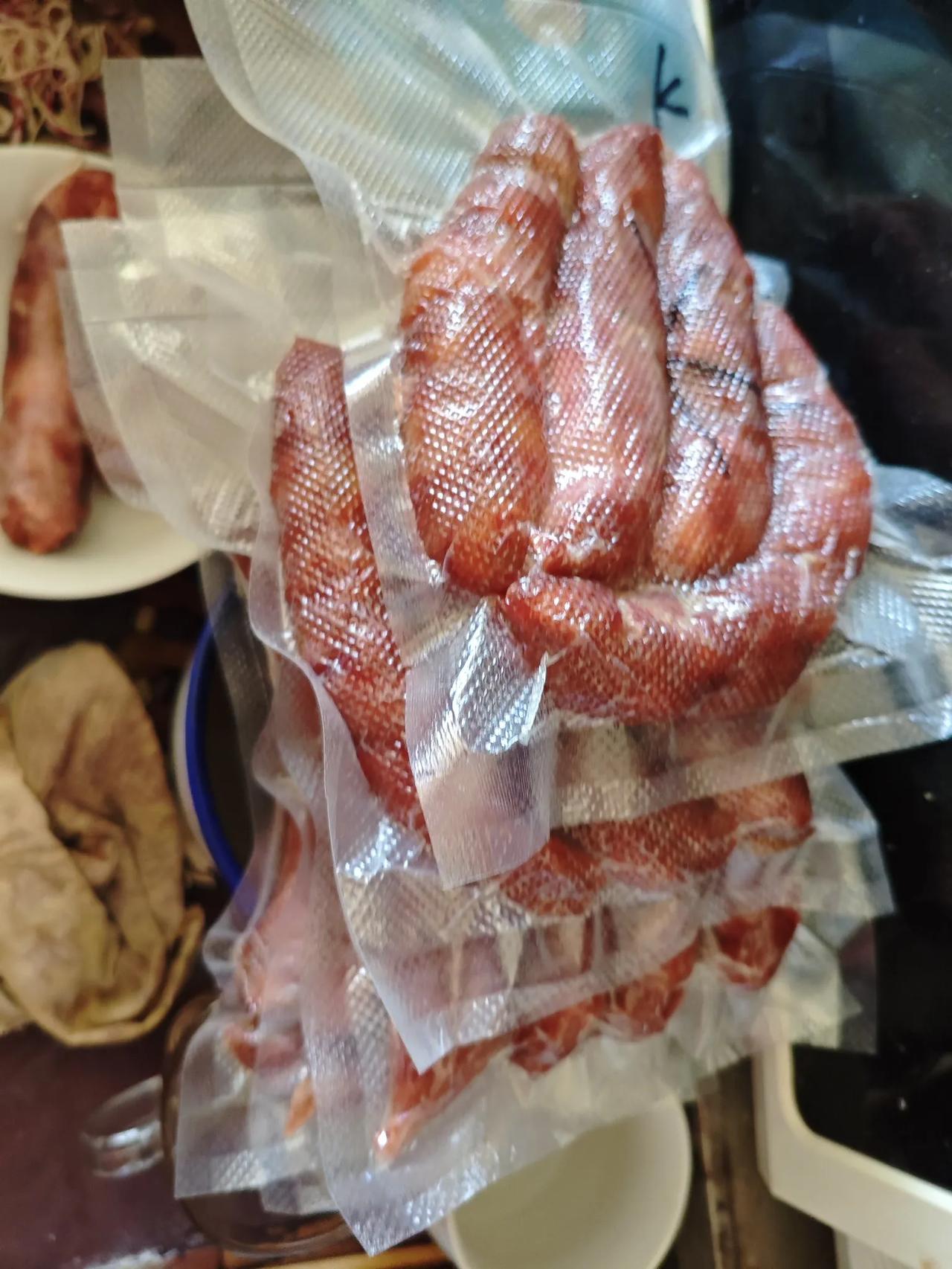 自制的香肠还不错吧！