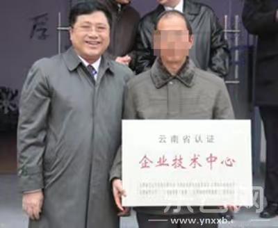 在长达三年的时间里，有个叫赵锡永的人冒充“国务院副部级高官”，堂而皇之地在各地市