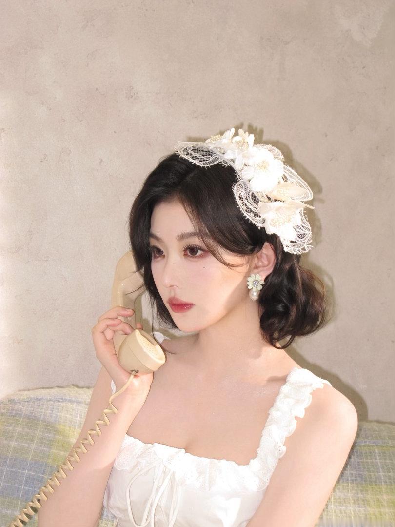 孔雪儿壁画中走出来的美人胚子孔雪儿完全画中人素雅妆造凸显原生美貌，一颦一笑温柔缱