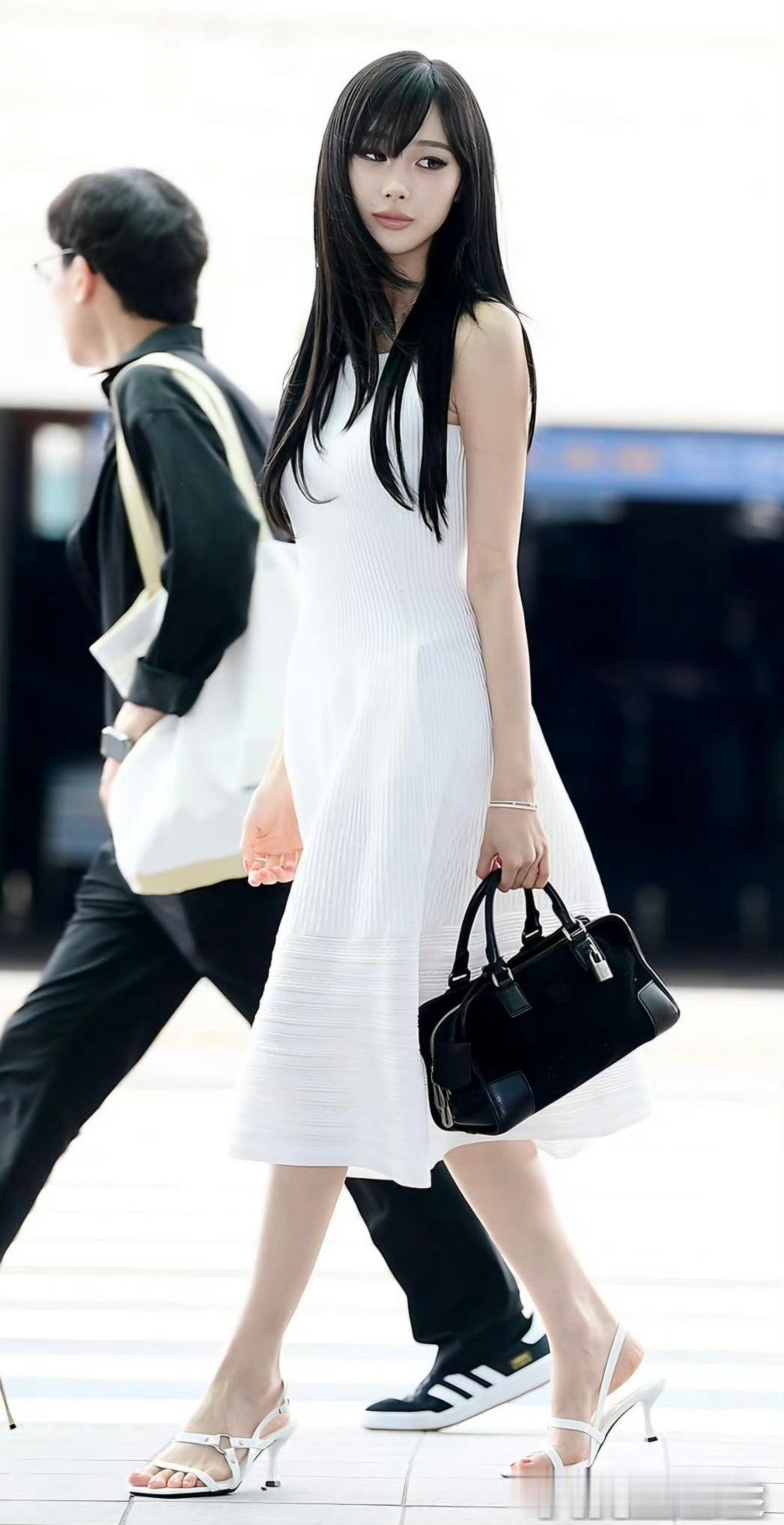 小梨完全恐游女主的程度。。。。