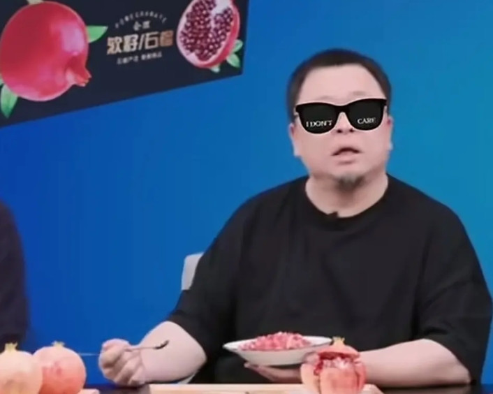 罗永浩直播时说自己哪天在胡同里被人捅一刀，被谁捅的都可能不知道，奉劝大家不要再黑