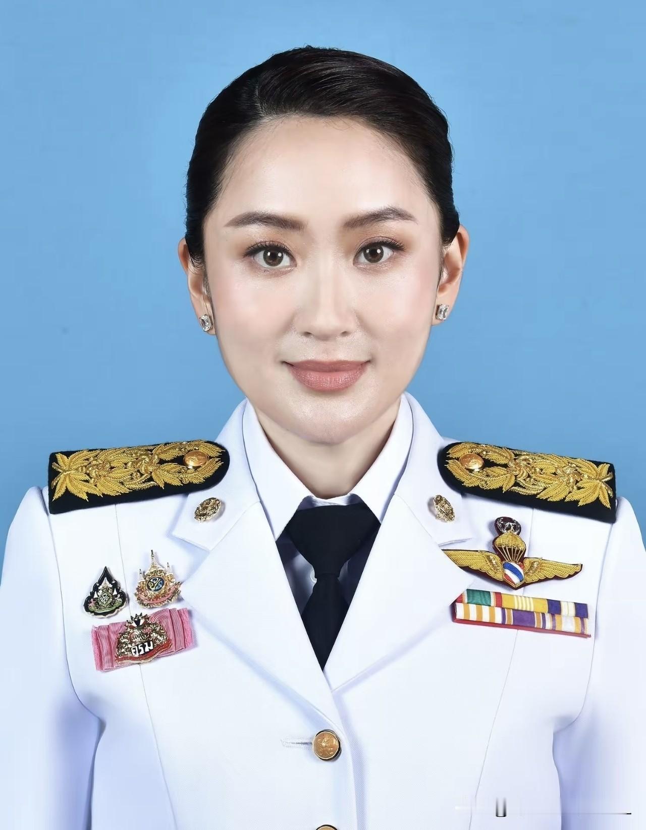 泰国这次是真被逼急眼了。2026年5月5日内阁刚点头通过草案，张嘴就要借122
