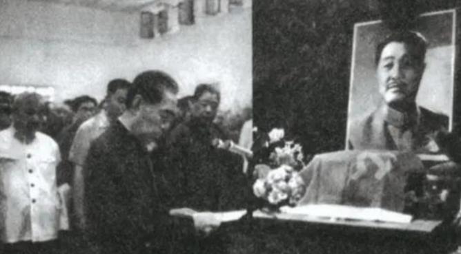 1969年，贺龙元帅含冤离世，可当大家发现幕后真凶时，周总理却说“算了吧”，这个