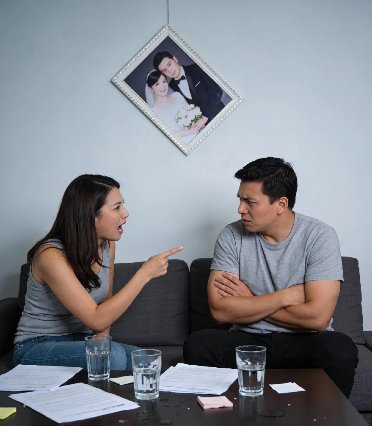 还真有离婚不离家的啊我有个高中同学，去年离婚了，但是两个人还在一起生活，不过