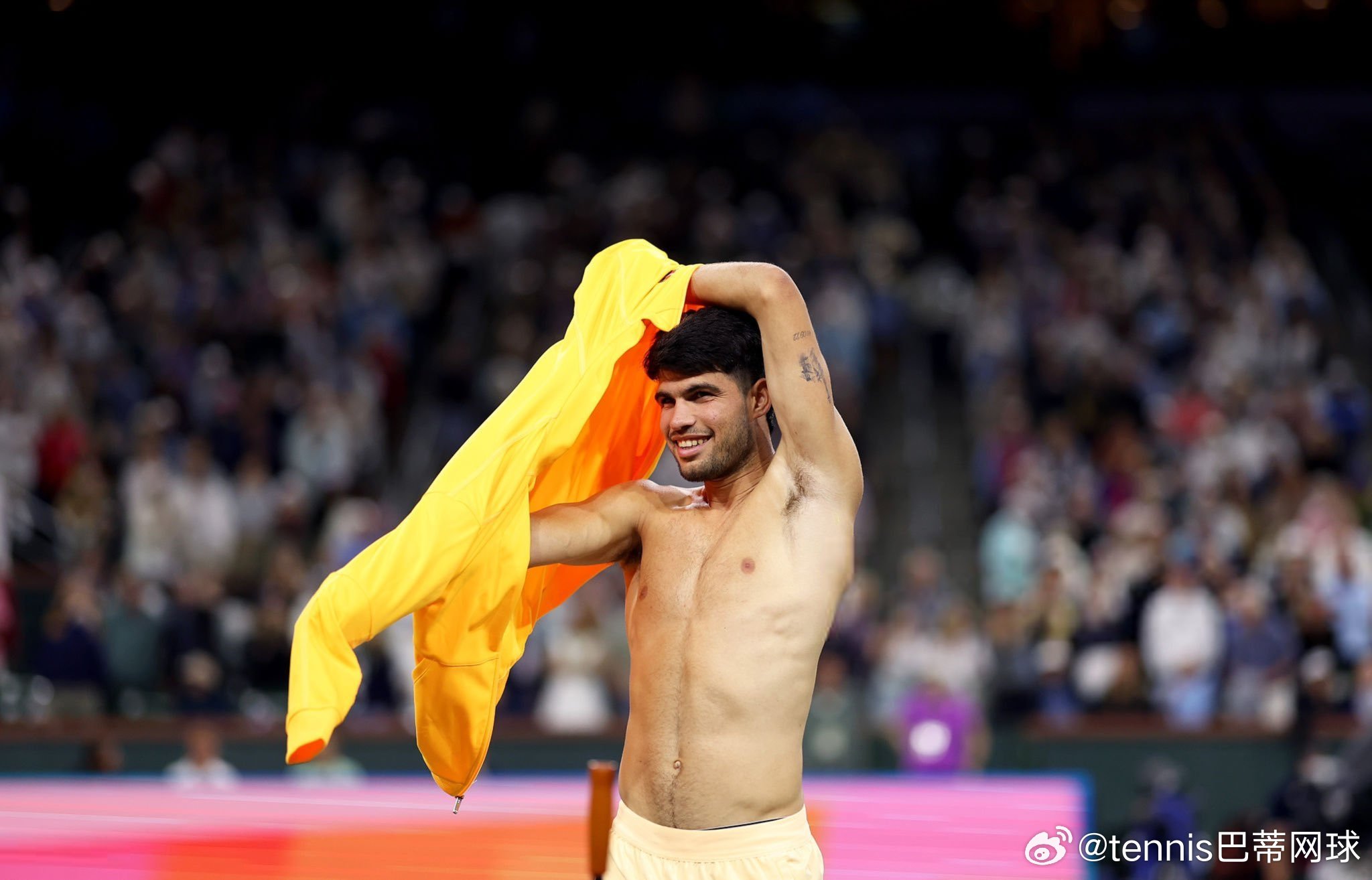 ”黄鸭”阿尔卡拉斯高清照阿尔卡拉斯高清照，拿去不谢，运动美感十足ATP