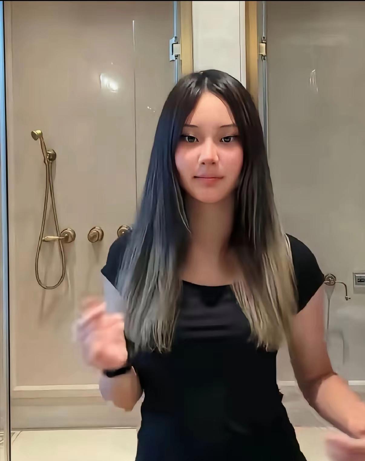 贾乃亮的女儿，变化好大呀！​​​