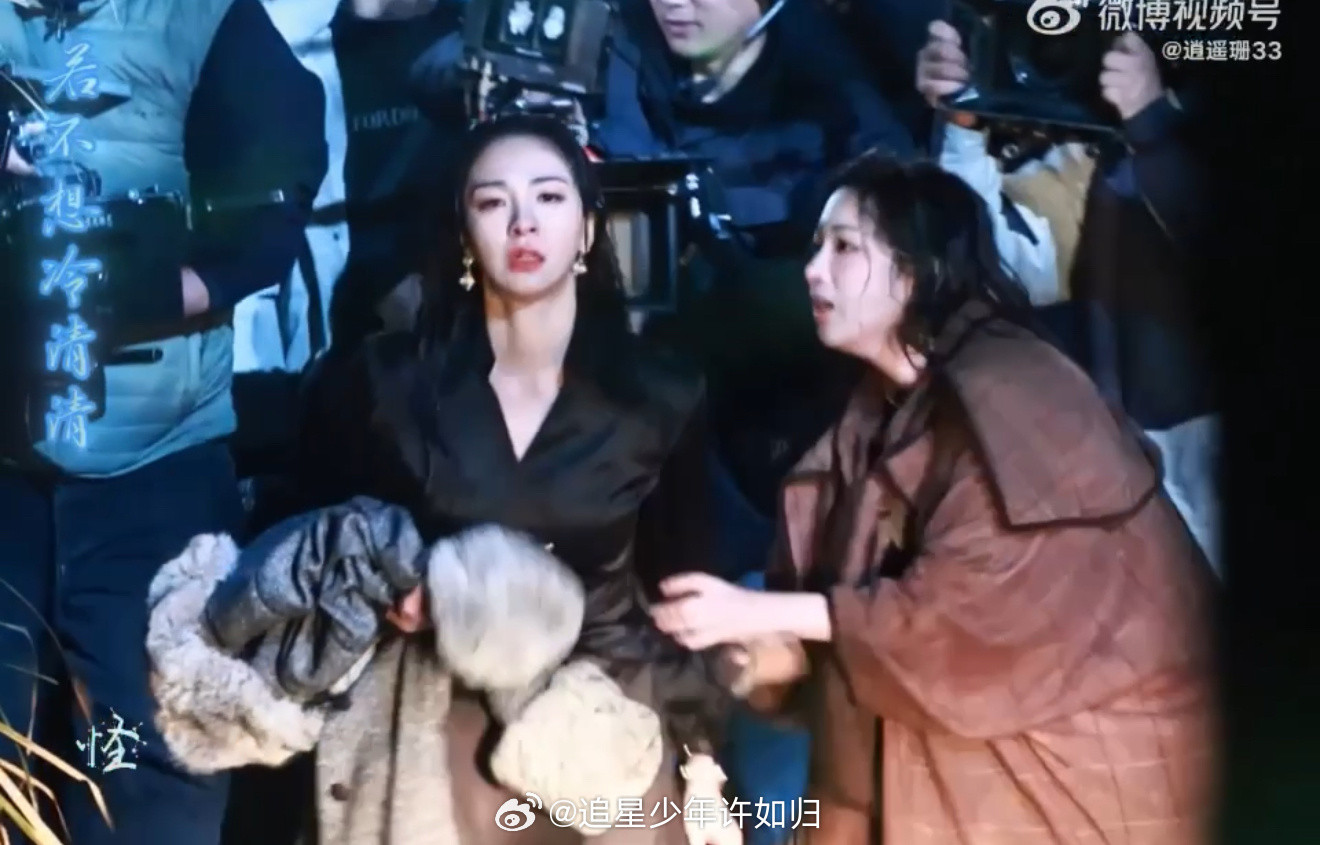 代露娃黏人小狗看完代露娃这段想偷狗了黏人小狗这个称号确实没白叫。缠着姐姐不让走