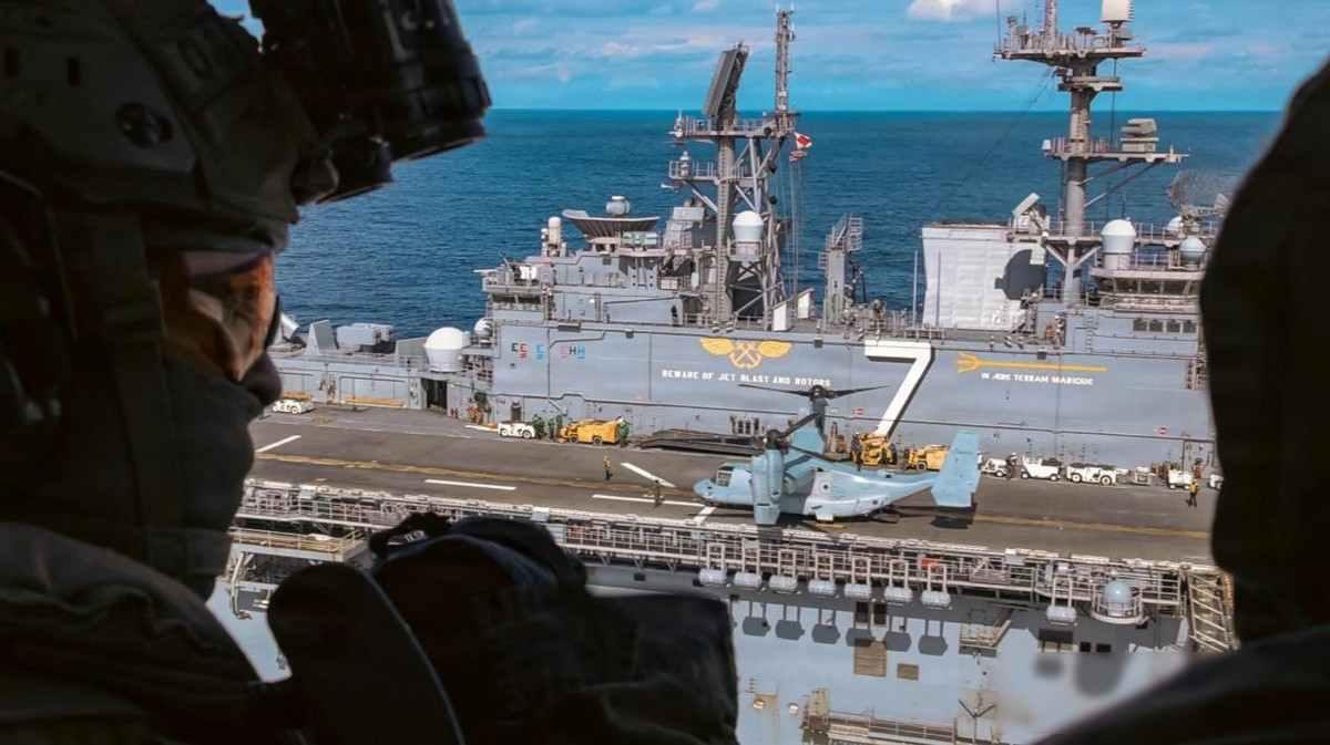 美军两栖舰队直奔波斯湾，伊朗家门口火药桶快炸了，中东这盘棋谁先动子谁可能输3