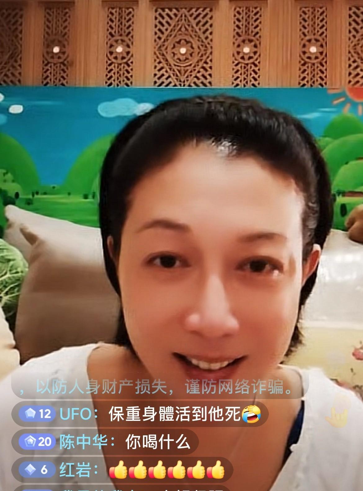 8月30日，香港演员吴绮莉出现在直播间，吴绮莉说刚刚出去跑步，跑了一小时！面对婚
