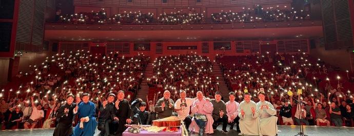 相声大会的两场演出圆满结束，台下观众满当当。A组在江阴，B组在邢台。A组是冯照洋