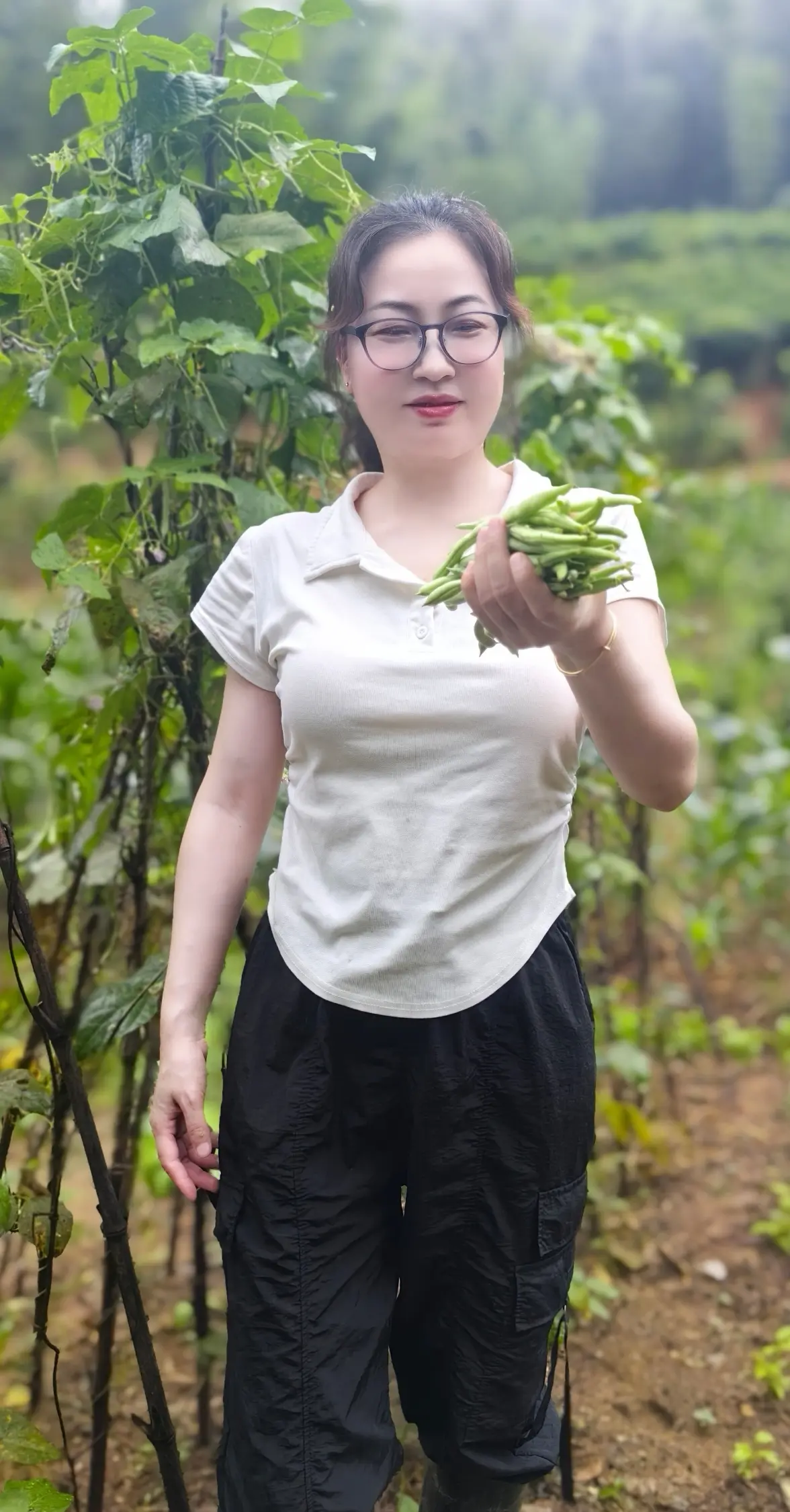 人生的最高境界就是尽早挣够钱，然后隐退江湖，躲在自己的小院里栽花、种菜...