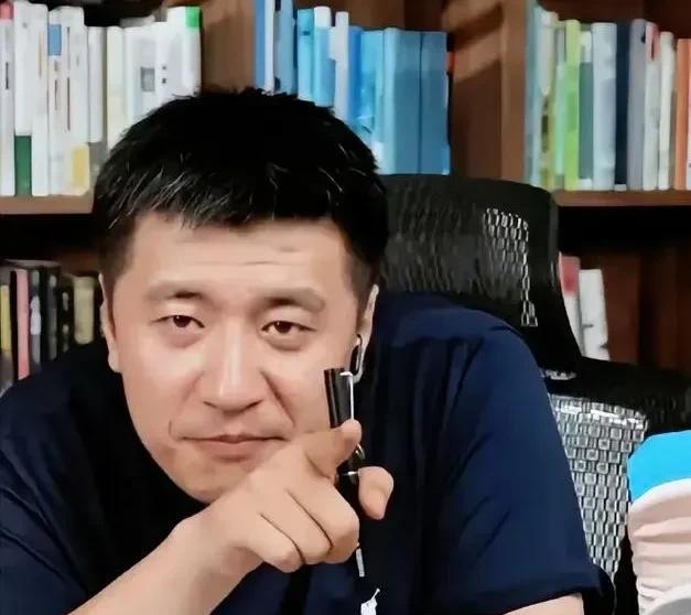 张雪峰在一场直播中说，大学录取完就已经知道最低分和最高分了，但是为什么一直要等到