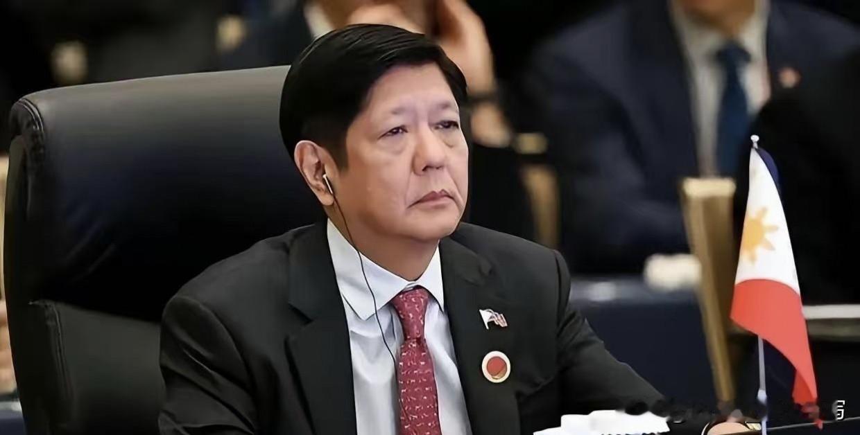 菲律宾台风“凤凰”一来，立马就问中国：“别人都帮了，你呢？”咱们回了句“正在