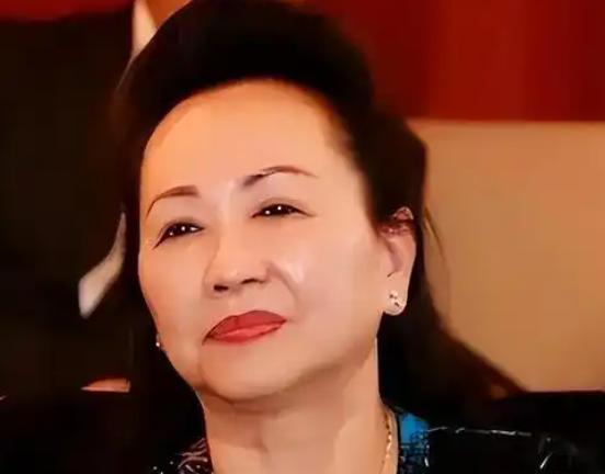 法庭宣判死刑那一刻，她没有求饶，而是开出价码：愿意捐出200万亿买自己一条命，说