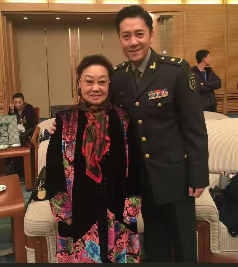 蔡国庆郭兰英2025年合影