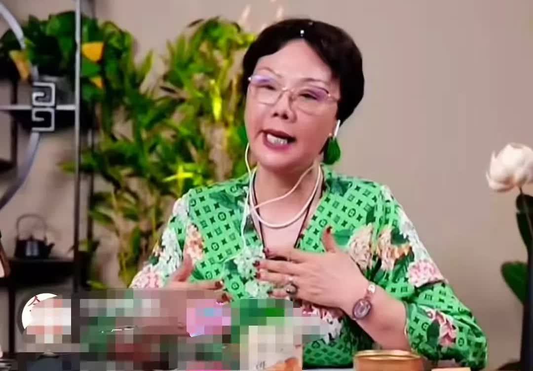 刚刚杨议icon妻子孟真出面回应风波不得不说，短短九个字就能看出来这个女