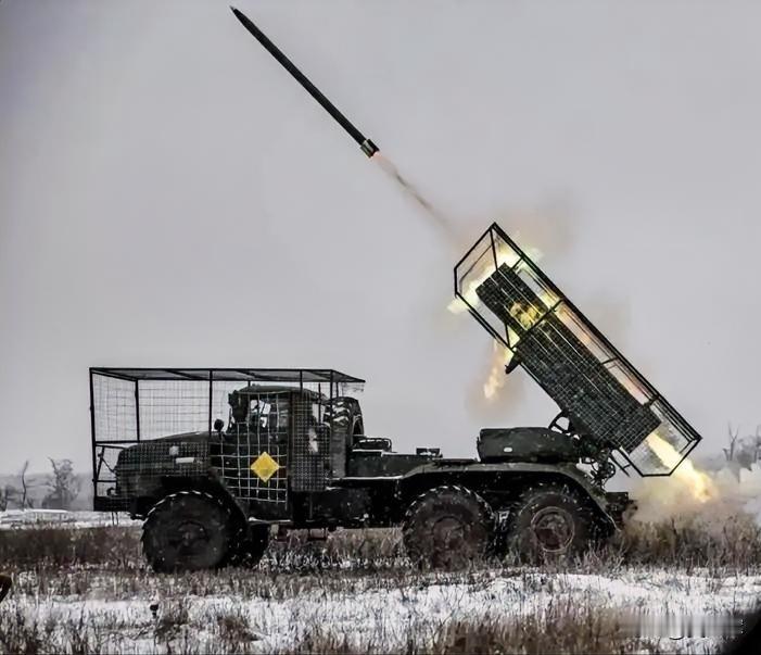 索契夜间再遭乌军大规模空袭仅在莫斯科时间20:00至23:00期间，俄罗斯