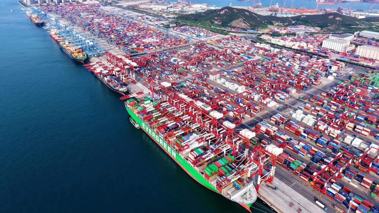 中国对美国的出口在8月份剧降33%，整体增长放缓至六个月来的最低水平。海关数