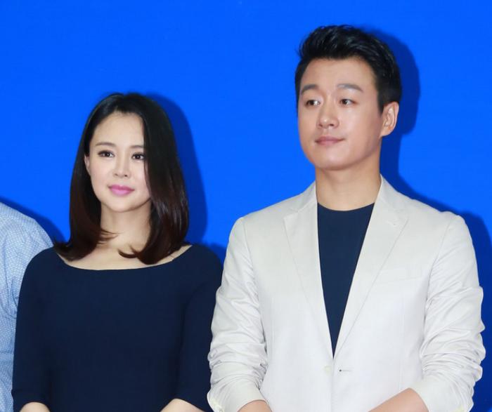 1985年，佟大为的警察父亲执行公务时遭遇车祸，成了植物人，为唤醒父亲，佟大为在