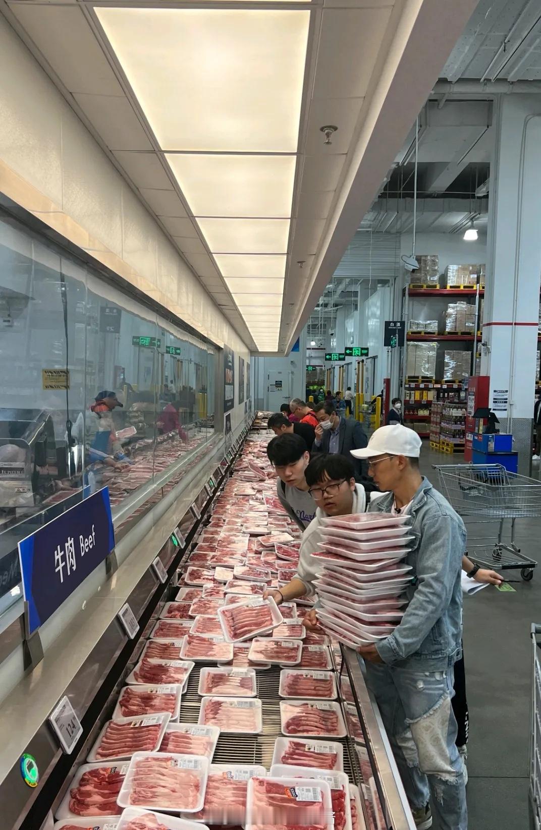 刘畊宏在山姆囤肉都是几十盒几十盒搬的[跪了]​​​