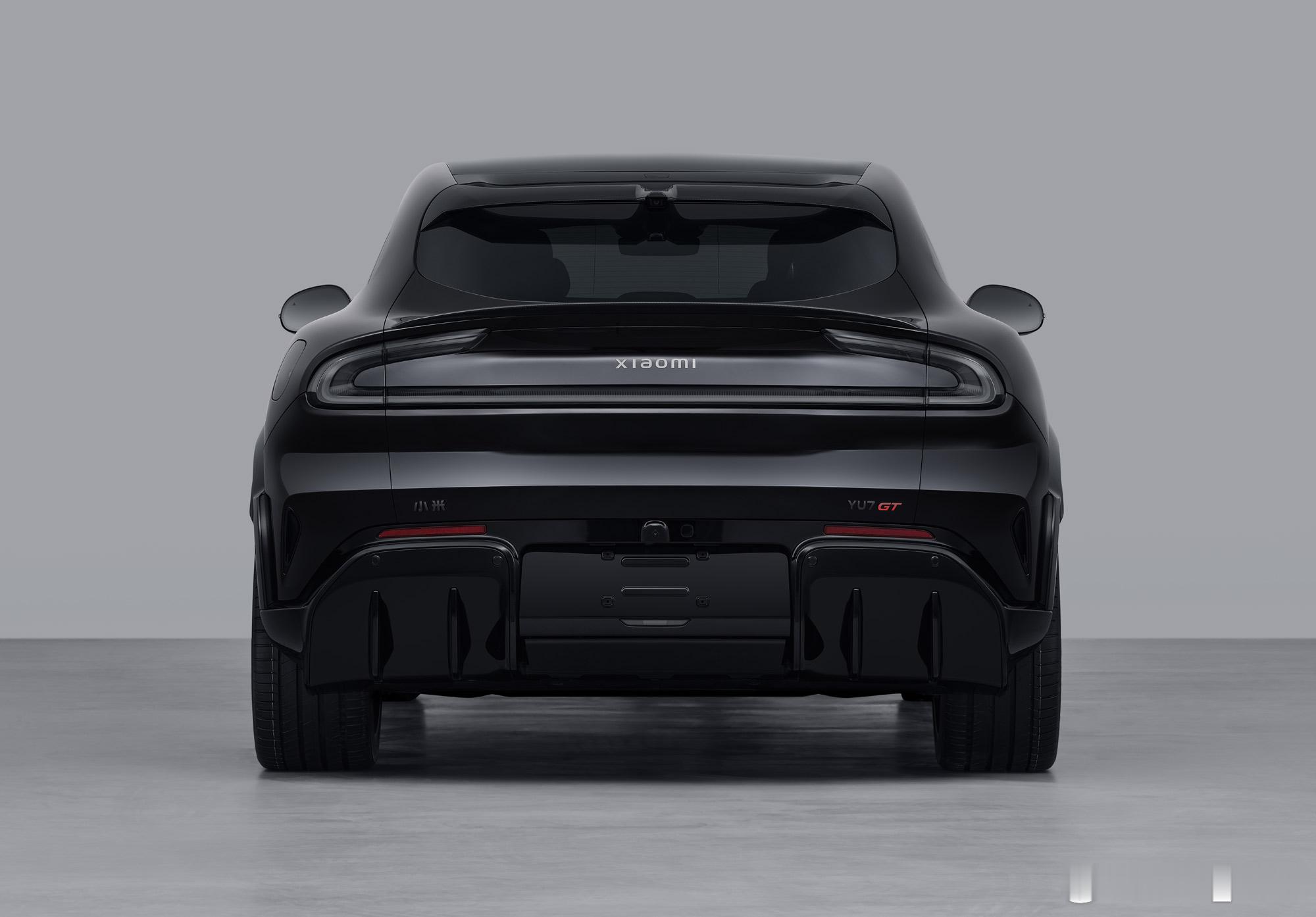 小米YU7GT，全身熏黑加新轮毂。中网取消主动进气格栅AGS，这意味着什么