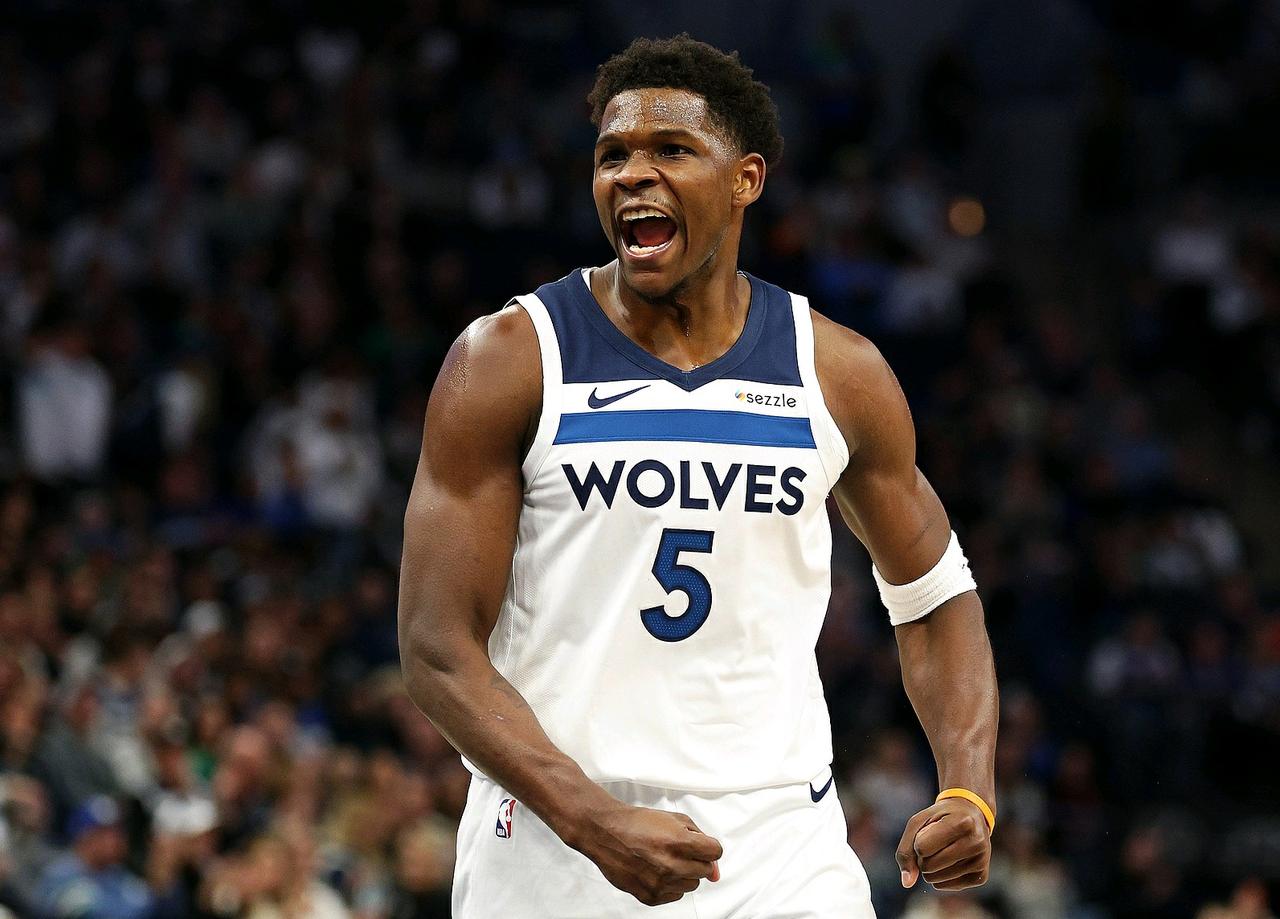 爱德华兹：万分记录超越科比！！！在森林狼主场战胜骑士的比赛中：第三节随着华子