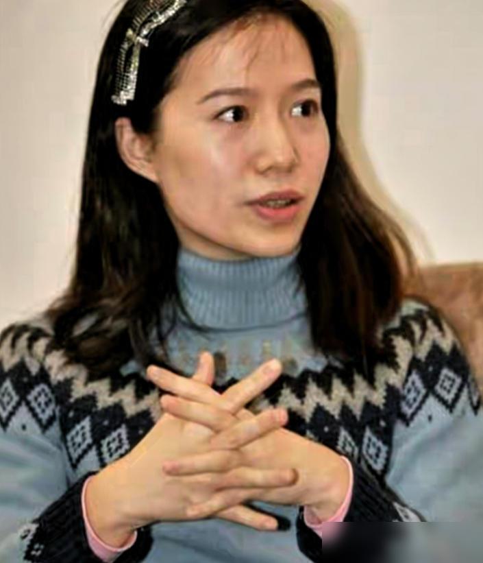 杨振宁离去后，49岁的翁帆穿着35元的帆布鞋悄然搬离旧居，带走34箱沉甸甸的手稿