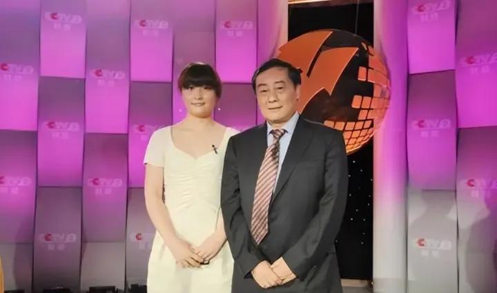 宗馥莉叔叔最新回应：所谓的大家族其实没啥关系，和宗馥莉平时没有来往，自己就是给娃