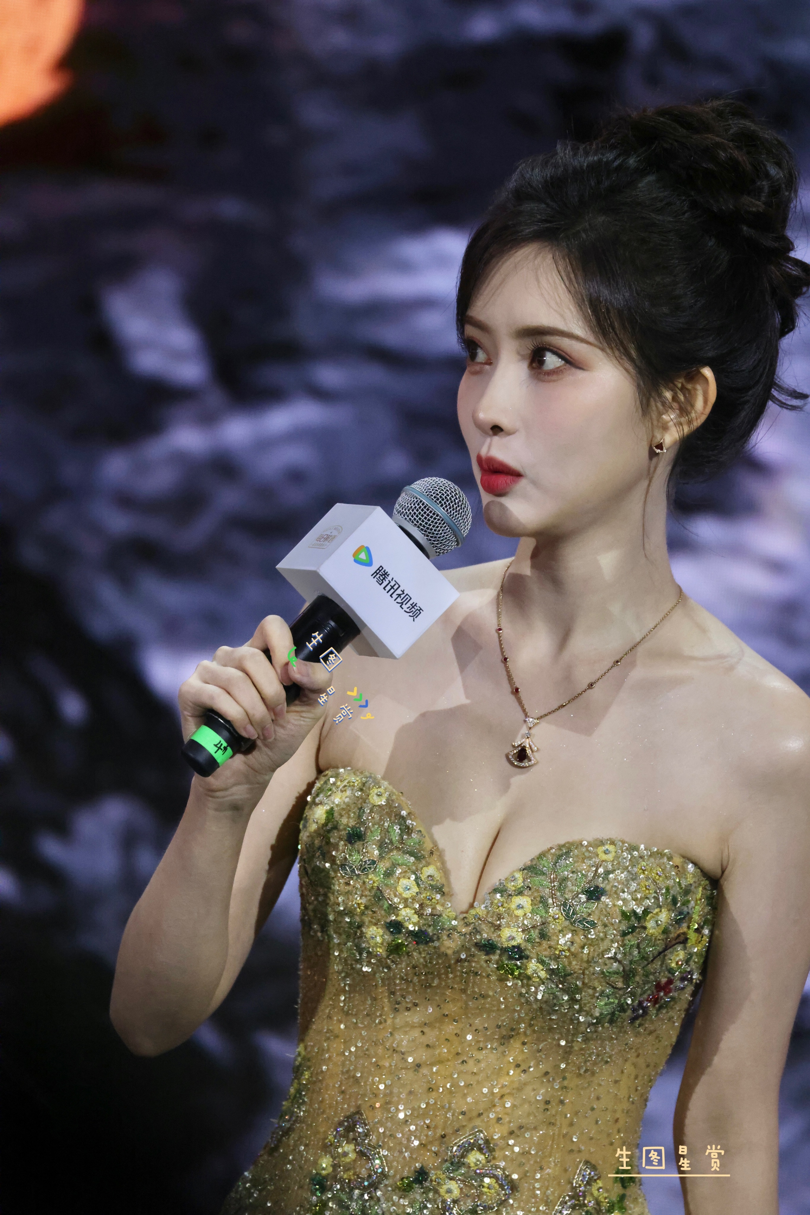 孟子义鹅剧派对两套look，热辣发光的孟姐🙌✨孟子义
