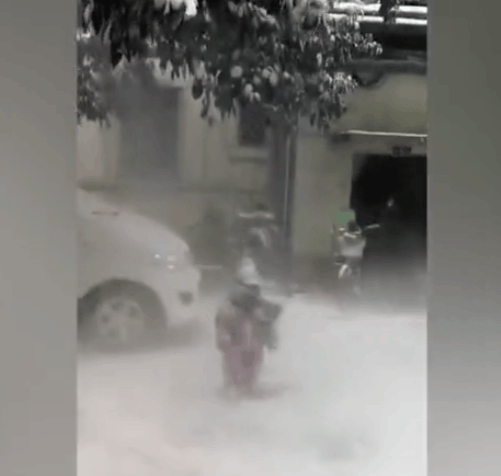 实拍: 没事不要让爸爸带小孩, 有危险是后盾, 没危险时爸爸就是危险