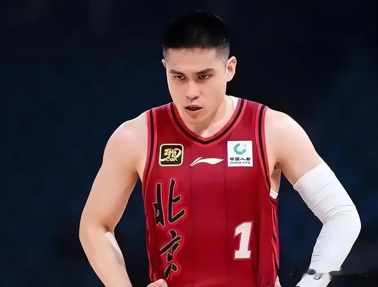 昨晚，CBA常规赛山西主场对阵北京比赛结束后发生了非常不和谐的一幕：个别山西球迷