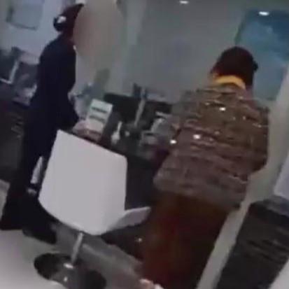 一起典型的手机远程控制诈骗案件，提醒广大市民提高警惕，避免上当受骗。接到自称