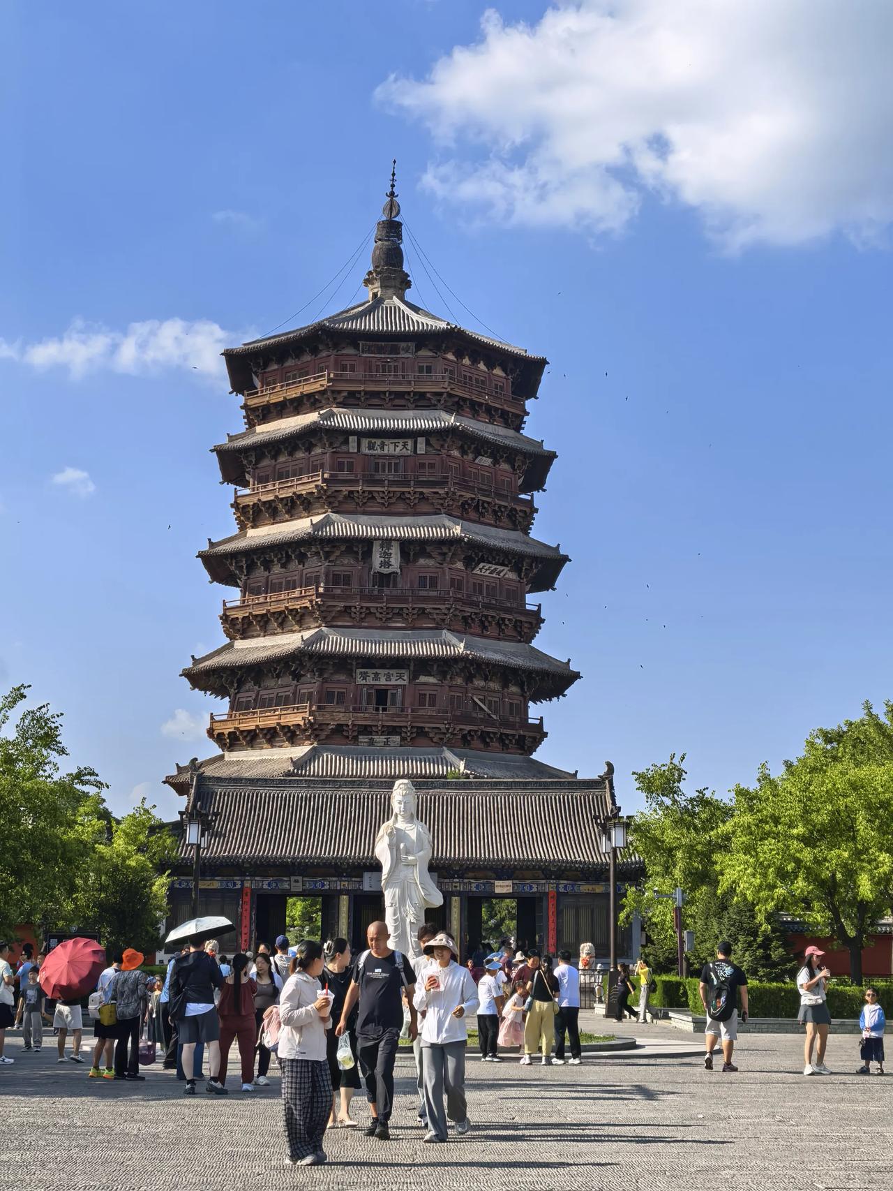 老公奇怪地问我，今天为什么不锻炼？今天是星期天，我躺在床上翻手机，没有像往常