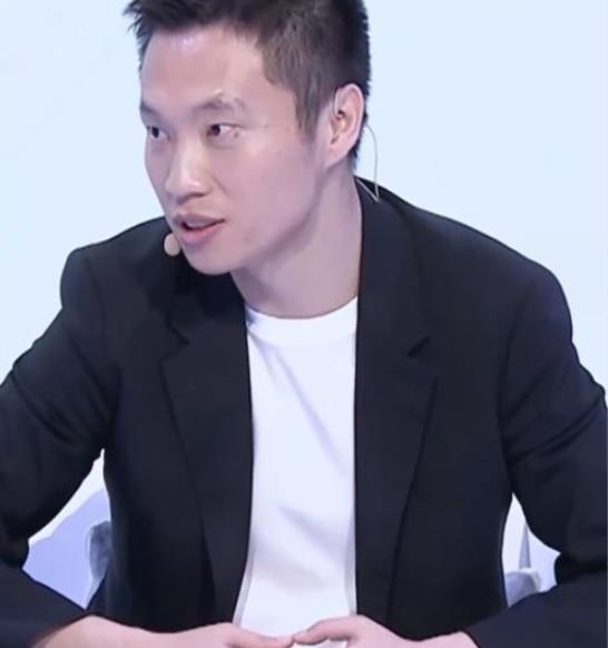 Momenta创始人曹旭东，智驾最终只剩两三家。非常同意曹旭东这个观点，智驾是