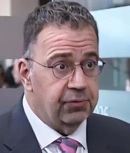 “美联储制度设计正在崩塌。”美国麻省理工学院经济学教授、诺奖得主达龙·阿西莫格鲁