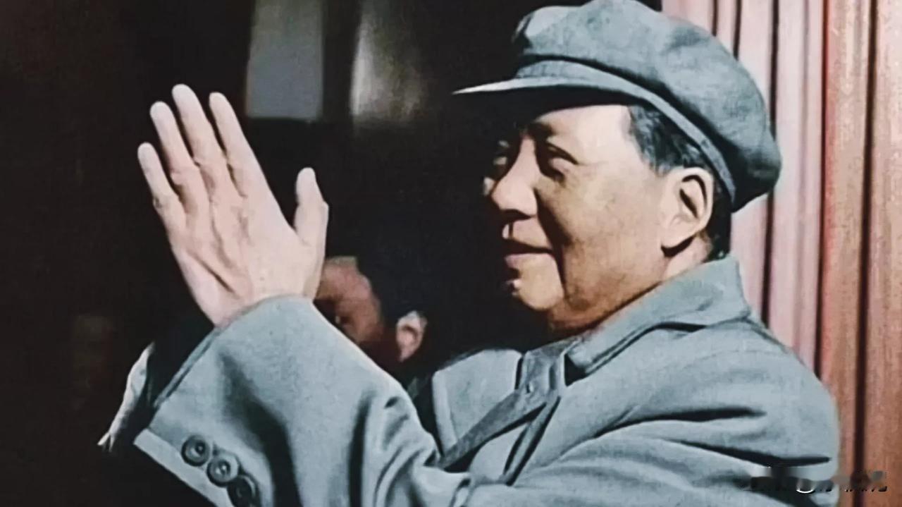 他留给了所有人一句话：人民万岁！他留给他的同志一句话：为人民服务！他留给