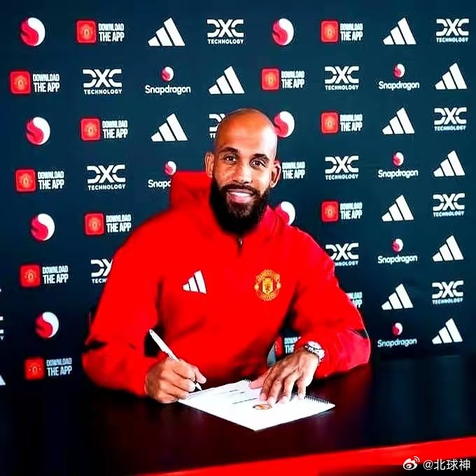 曼联这7100万镑，感觉要砸手里了。当初姆贝莫可是顶着“锋线王牌”来的！上赛季在