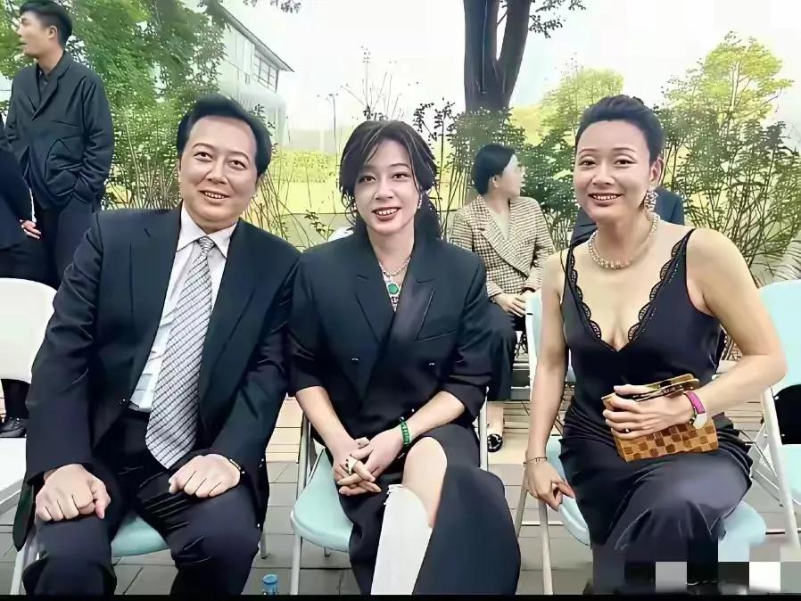 《小花》三位主演再度相逢，令人泪目！第15届北京国际电影节闭幕式简直太催泪了！《