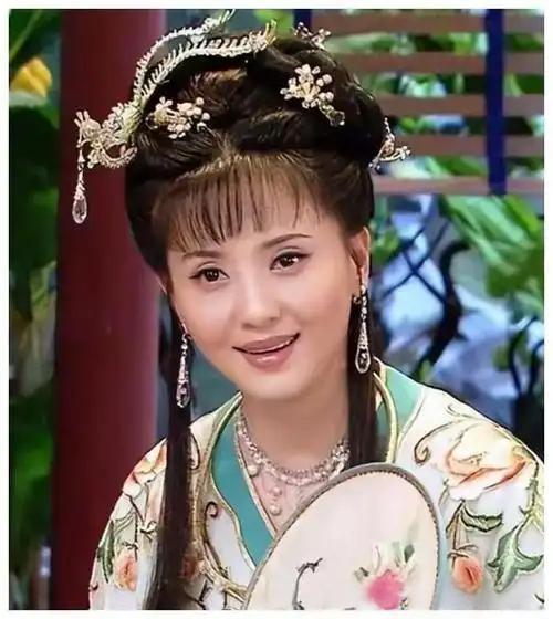 2025年12月15日，演员陶慧敏发文悼念何晴，称从89版《红楼梦》共事，到20