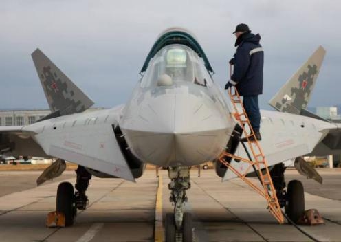 俄罗斯在中国边境附近集结苏-57隐身战机！据AviVector项目发布的卫星图像